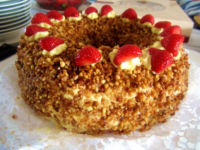 Frankfurter Kranz mit Erdbeeren (6)