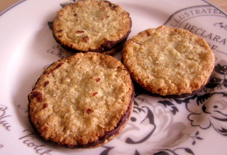 Mainbacken IKEA Kekse mit Erdbeeren und Baiser (2)