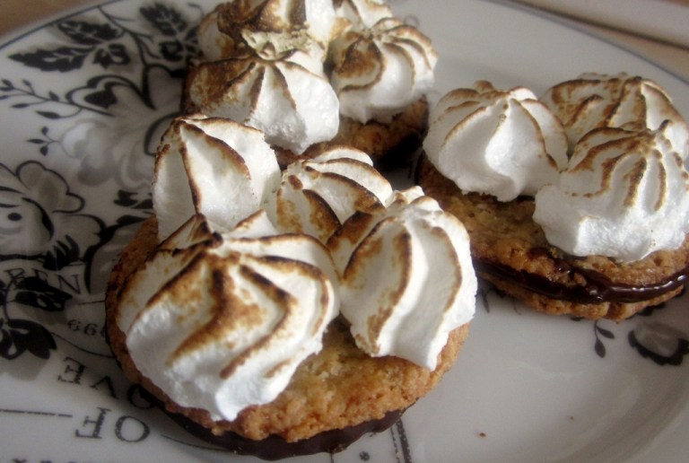 Mainbacken IKEA Kekse mit Erdbeeren und Baiser (5)