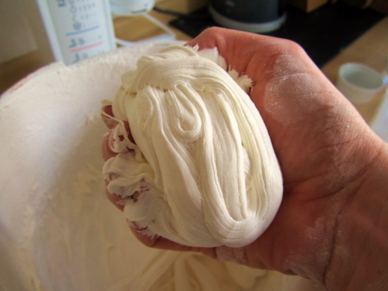 Marshmallow Fondant (7)