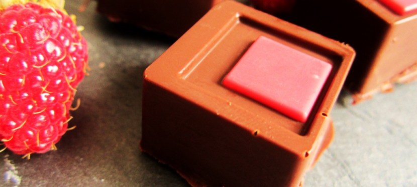 Schokoladenpralinen mit Himbeerfüllung