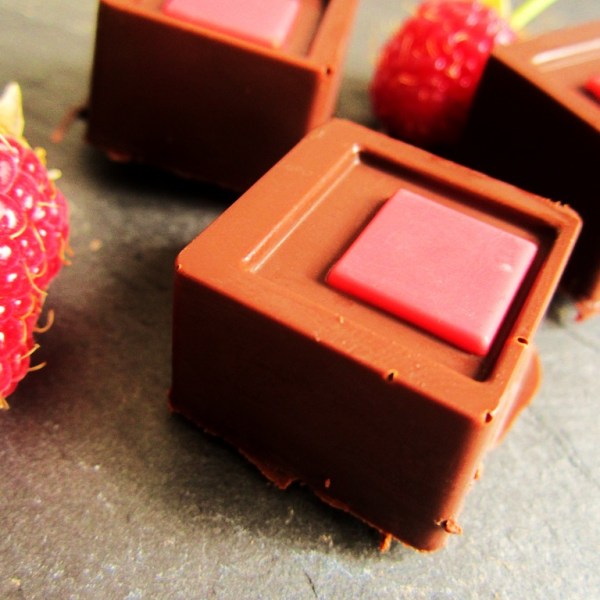 Schokoladenpralinen mit Himbeerfüllung