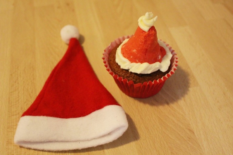 Christmas Cupcake Santa Hat (10)