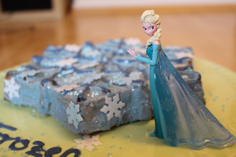 Frozen Cake Elsa (1)