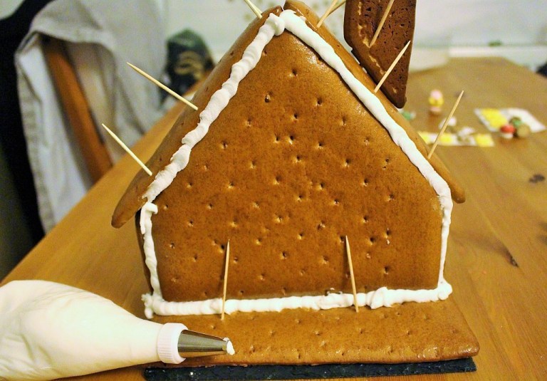 weiss Lebkuchenhaus (2)