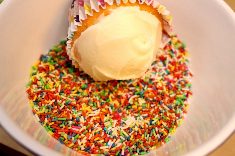 Funfetti Confetti Cupcake (6)