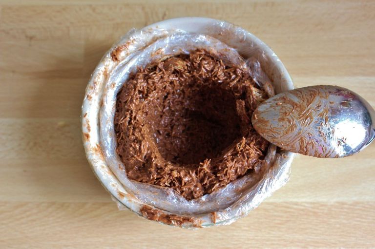 Nest: Ich habe eine kleine Frischhalte-Wurst außenrum ausgelegt, damit das Nest vorne etwas geschlossener wirkt.