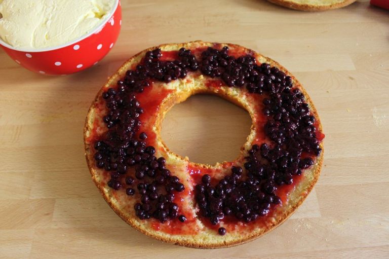 frankfurter-kranz-mit-blaubeeren-19