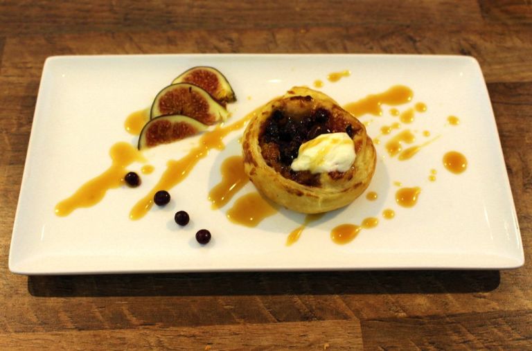 Bei 180°C für 20 Minuten backen und direkt so essen, oder (wie ich) mit ein bisschen salziger Karamellsauce. 