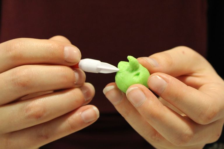 Wie detailliert ihr die Hexe und die Figuren machen wollt, ist natürlich euch selbst überlassen.