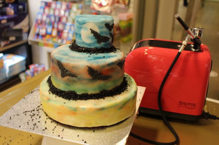 Auch ohne Figuren sieht die Torte schon richtig gut aus