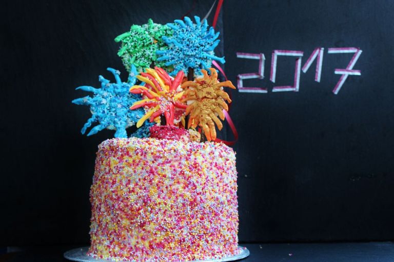 Fertig ist die Feuerwerkstorte!