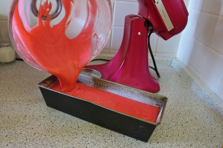 Meine Kastenform hat die Bodenmaße 8x27 cm.