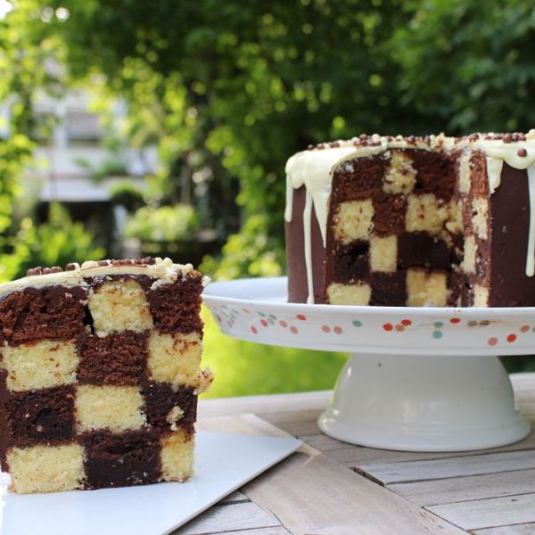 Hidden Design: Chessboard&nbsp;Cake