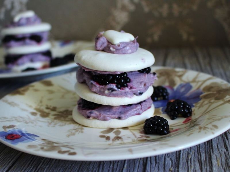 Brombeer Baiser Törtchen