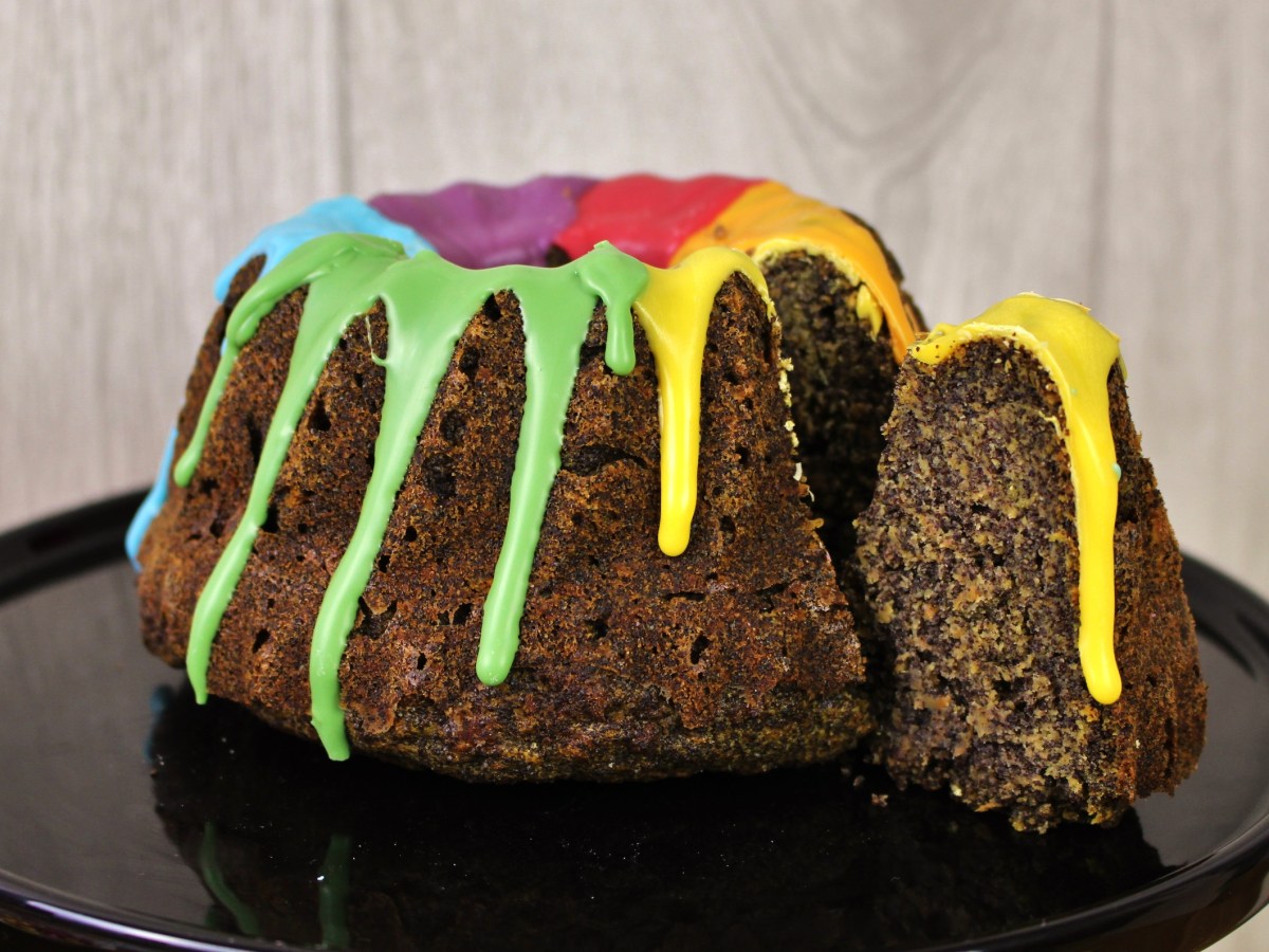 Bunter Karotte-Mohn Kuchen