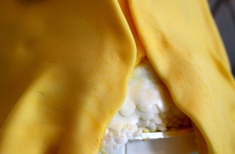 Der Unterrock ist optional, aber ich finde es einen schönen Touch, weil im Film ihr Kleid immer so schön fliegt.