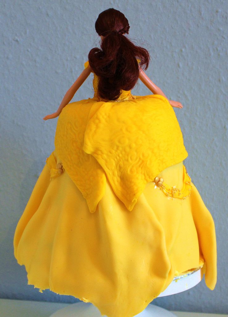 Der ganze Kuchen von hinten.